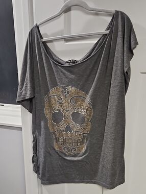 Gray Off-Shoulder Short Sleeve Top with Gold Stud Skull